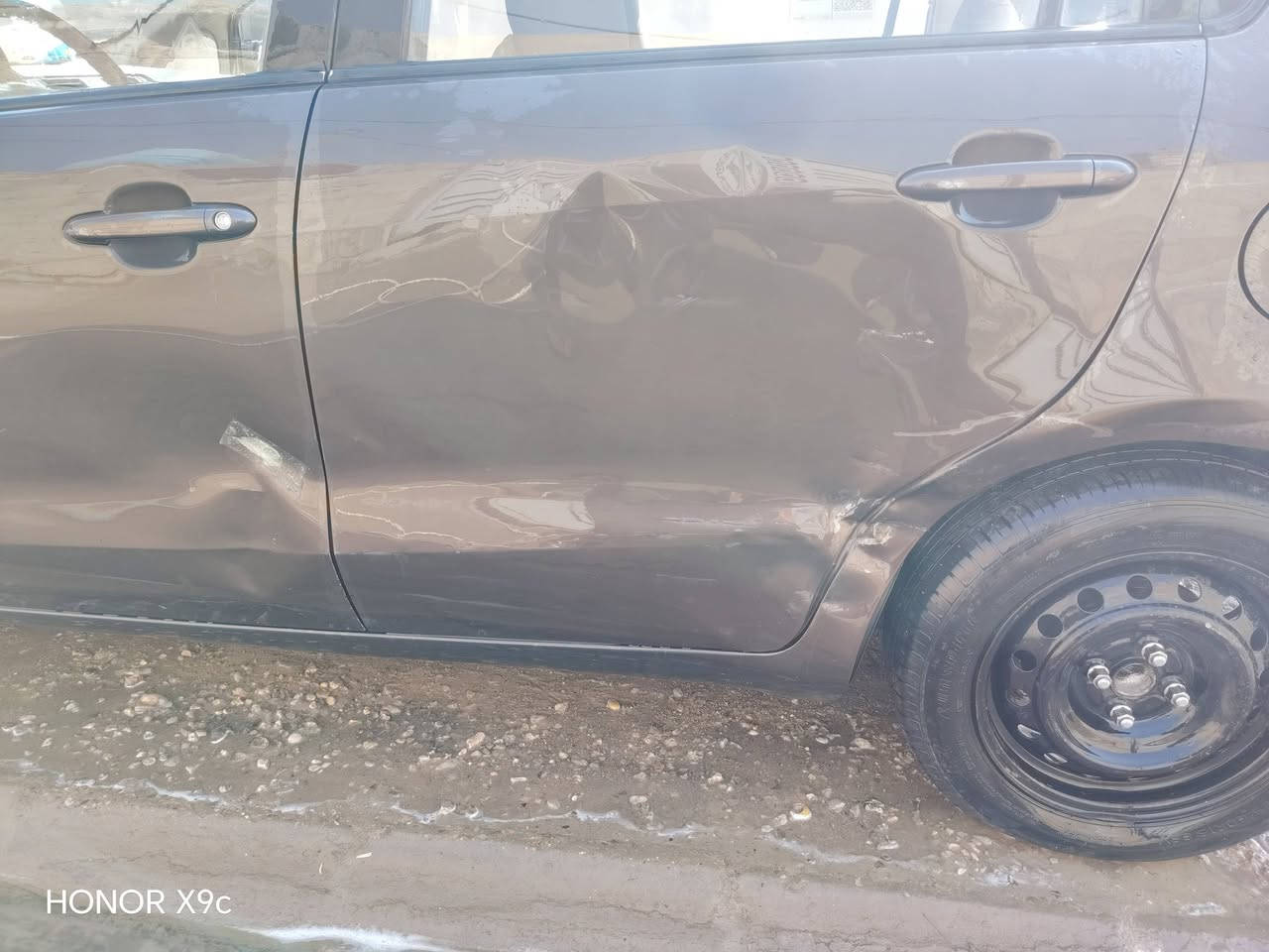 كيا ريو ٢٠١٧ خليجي
هاذا حادثها وبيها ملاحضات شخوط قليله عليها غرامات ٥٠٠
ابيع صافي ٧٥ رقم الهاتف ***********
