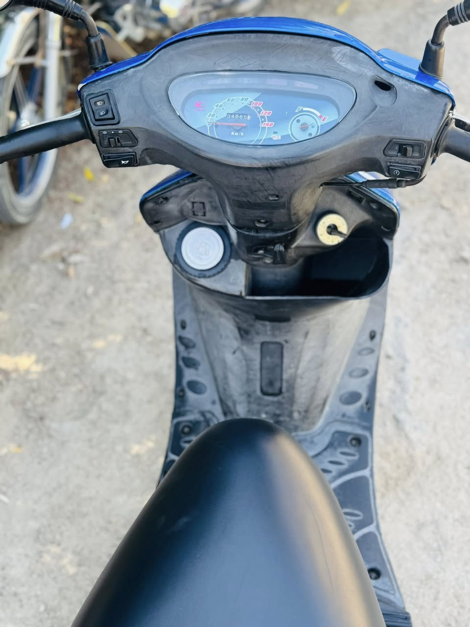 كامكو في تو للبيع 🤝🛵
موديل 14
دراجه ختم واحد ويا المكينه 
مبدل بيه بس الكشن ابو الجك 
تواير جدد توهن شادهن
اي نقص مابيه 
دراجه سعره 775 وبيه مجال قليل 
مريضا لاتراسل ولا نخابر 
عنواني شطره 
☎️***********
ترهم مراوس بنامه 🦽
