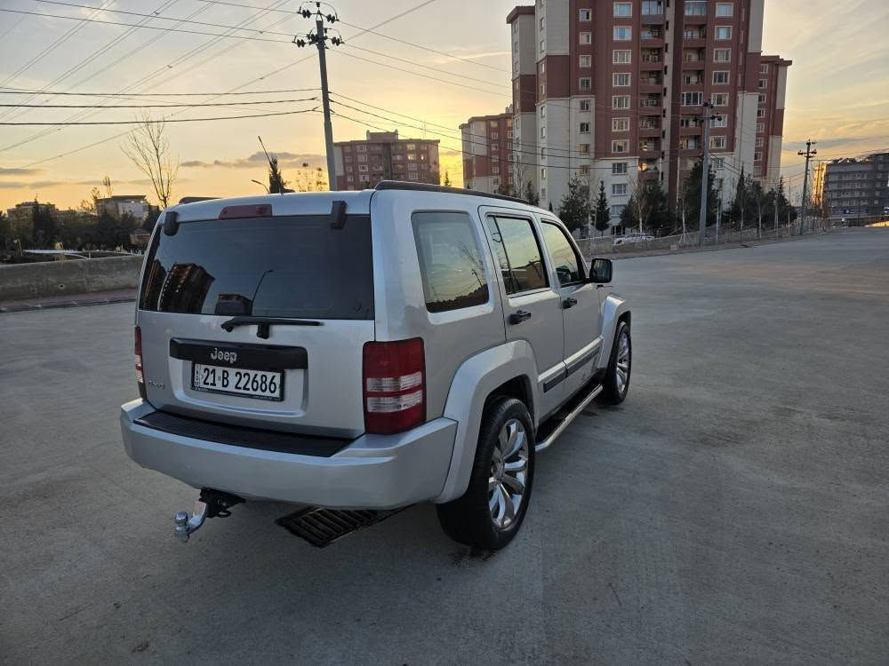 جيب ليبرتي مؤديل 2009 نمؤنه له جؤاني 
***********
***********
كيرئؤتؤماتيك ؤده بل ئه كسل كيرؤمه كينه ؤ ده بل ئه كسلي به شه رت ده عديل سؤرعه فؤرؤيل ته بريدساردؤكه رمي مه سبؤت ئاؤينه كاره با جام كاره با شه خال سؤيج كؤنترؤل ده بل ئيرباك مه ركه زي جؤار تايه ؤيلي تازه شاشه ئايبات كاميرا حازه لايد سينؤن بى ده عمؤبئ ليدرانه هيجي بيؤه نيه ره سمي سؤنه ريم داناؤه كشت كاره باهيي مه سبؤت بؤ نؤقساني مه كه رئ تيايه  يه ك به له بؤياخي هه يه كال بؤنه ؤه ي نيه ساردي نيه  جؤار رؤشه سه نه ؤي به سه ر جؤه ره قه مي تازه يه به ناؤي خؤمه ؤه يه به شه رتي ته حؤيلؤخرامه ؤ ؤه كاله تي به شه رت له سليمانيم (103)كه لاؤ كه ميك مؤعامه له به س بؤ فرؤشتنه كؤرينه ؤه ناكه م 
*********** السليمانية, العراق
