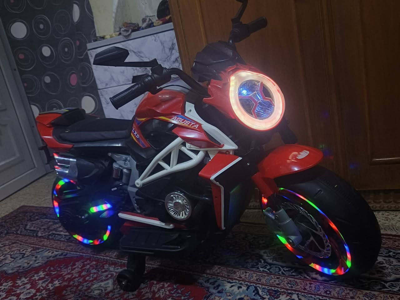 سلام عليكم ماطور شحن حجم كبير يستحمل وزن  75 كليو تقريبن سماعا ابلتوث السعر 135 التوصل ***********
