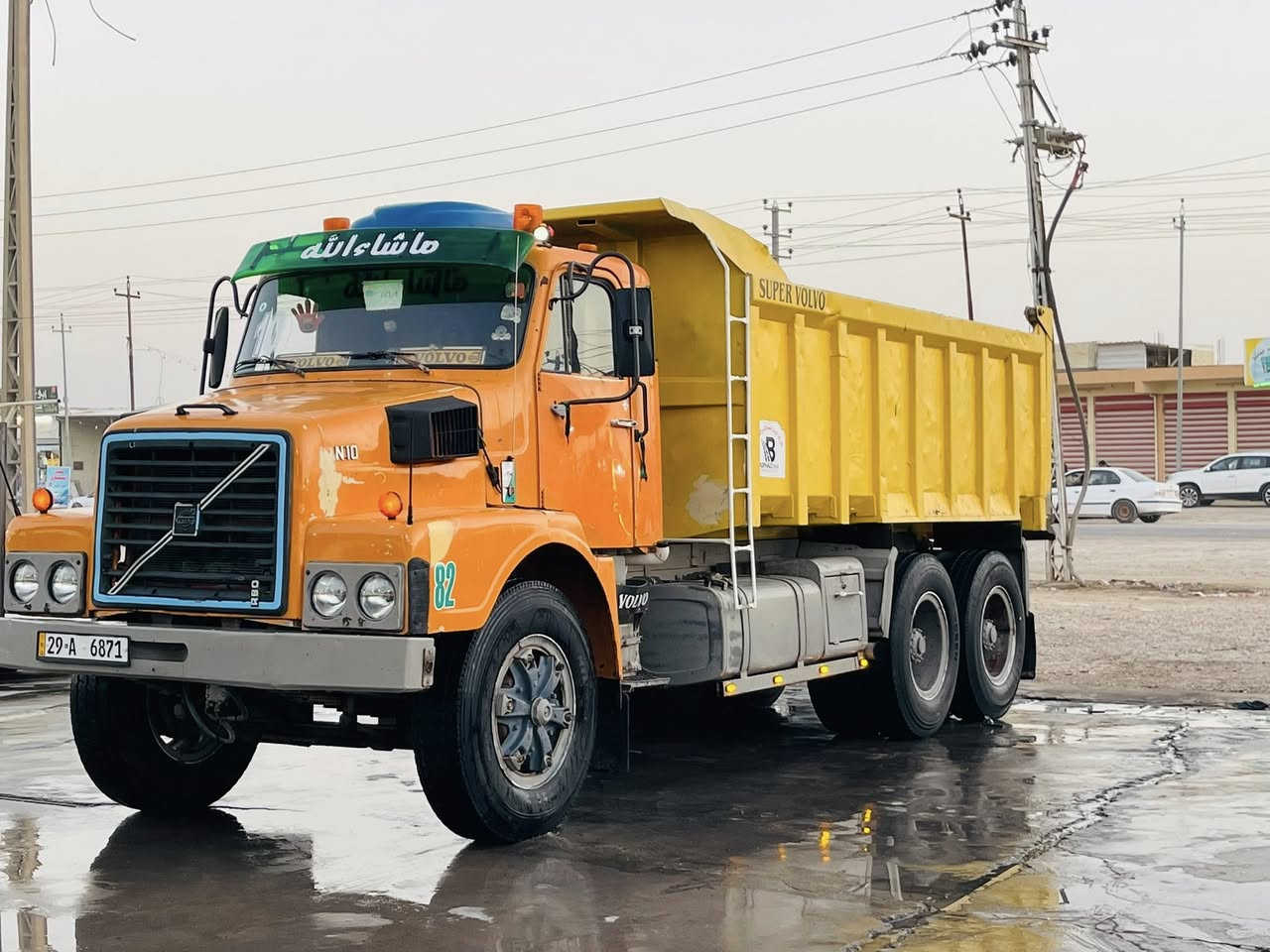 للبيع فالفو موديل 82 رقم انكليزي بسمي لل 30  تبريد شغال    مكفول كفاله عامه مكان صويره ***********
