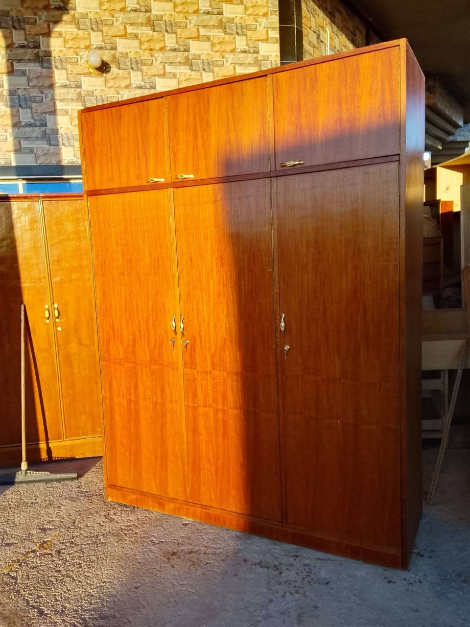 من رخصت المسؤل يوجد كناتير ابو 6ملحق حطاطه ابو 3محلق حطاطه السعر عل خاص اوتصال عل رقم تلفون***********العنوان الرمانه البوعبيد
