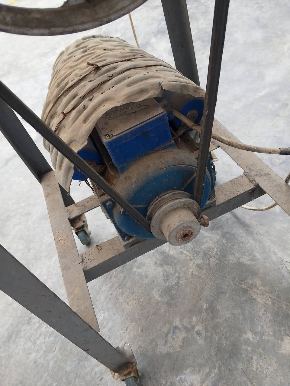 سلام عليكم شباب غراض للبيع 
تانكي سعر 40
كيزر جديد سعره 45
شوايه كص سعره 60
مثرامه لحم جديده حجم 32سعر 200
رقمي للستفسار *********** واتساب
