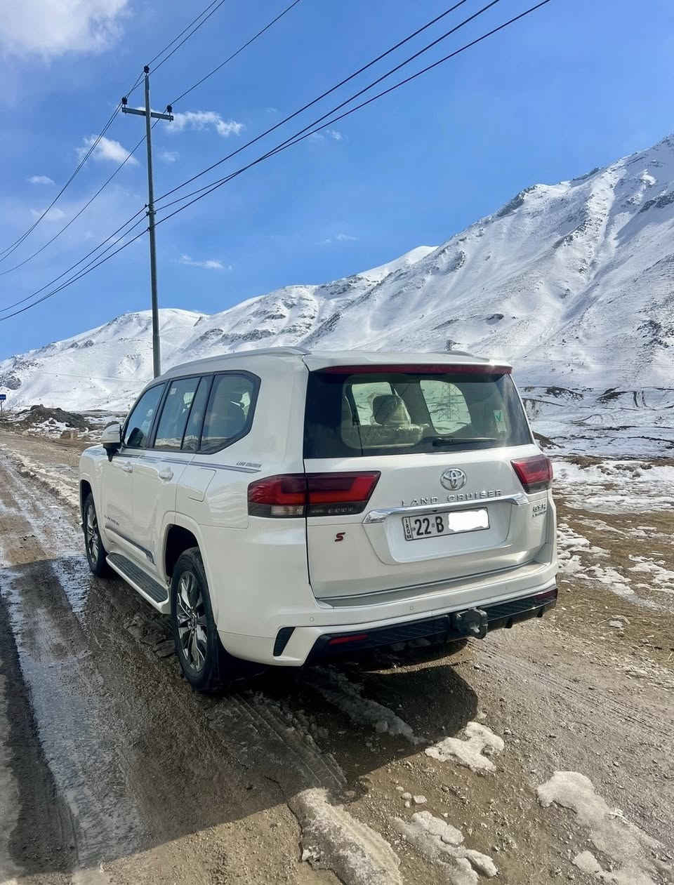 سلام عليكم
لاندكروز 2023 لمتد اصلي ساز 
محرك 4000 تنفس طبيعي 
مكفوله 
ماشيه 89 
3 شاشات وكامرات 360 درجه 
سياره جديده 
رقم اربيل باسم شركه تريد وكاله او تحويل 
السعر 68 
***********
