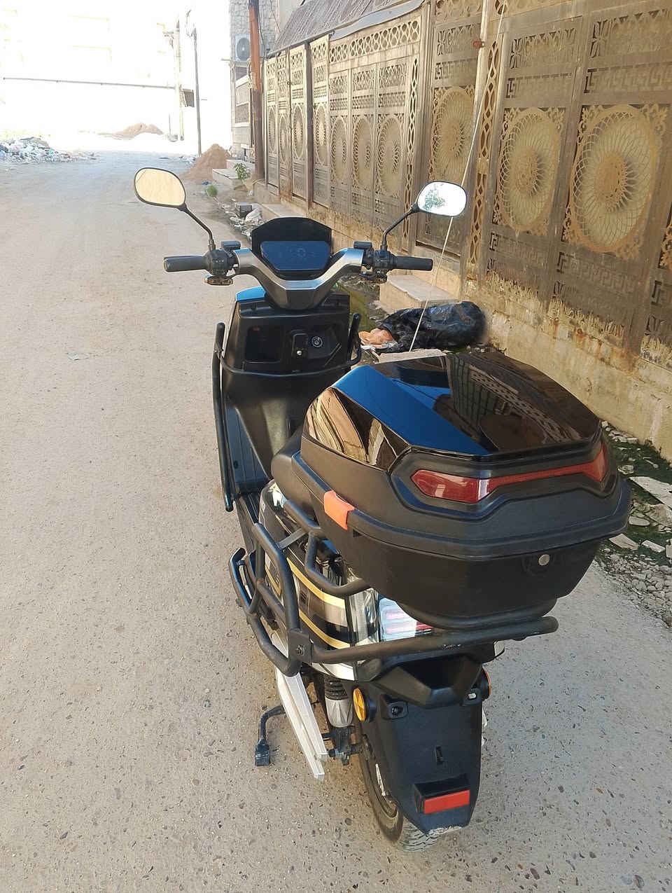 السلام عليكم
دراجه شحن للبيع ام عيون 

السعر 660 الف وبيها مجال 

ست بطاريات ع فحص 

دبل اشاره 

بصمه و اسويج 

سراع 70 حقيقي 

دراجه حيل نضيفه 

العنوان بغداد الدورة 
للتواصل ع رقم *********** بي واتساب
