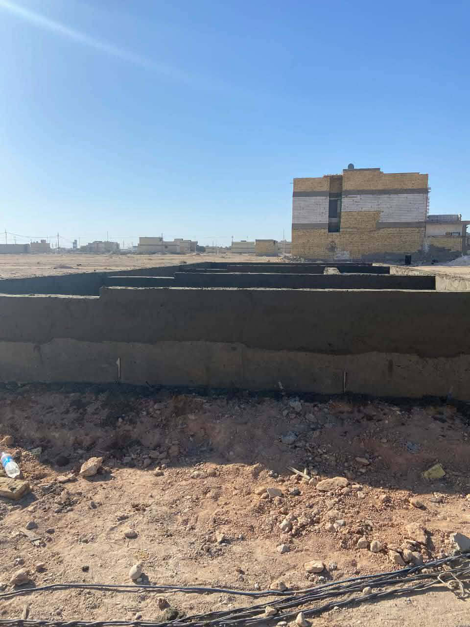 السلام عليكم
يتوفر لدينا عرصه مساحه 50 متر مصبوبه ومجعبه في النجف حي النداء منطقه 66 قرب شارع قنبر بيها صفحه سجل 
السعر 23 مليون الشراي يتصل 
 ***********
***********
