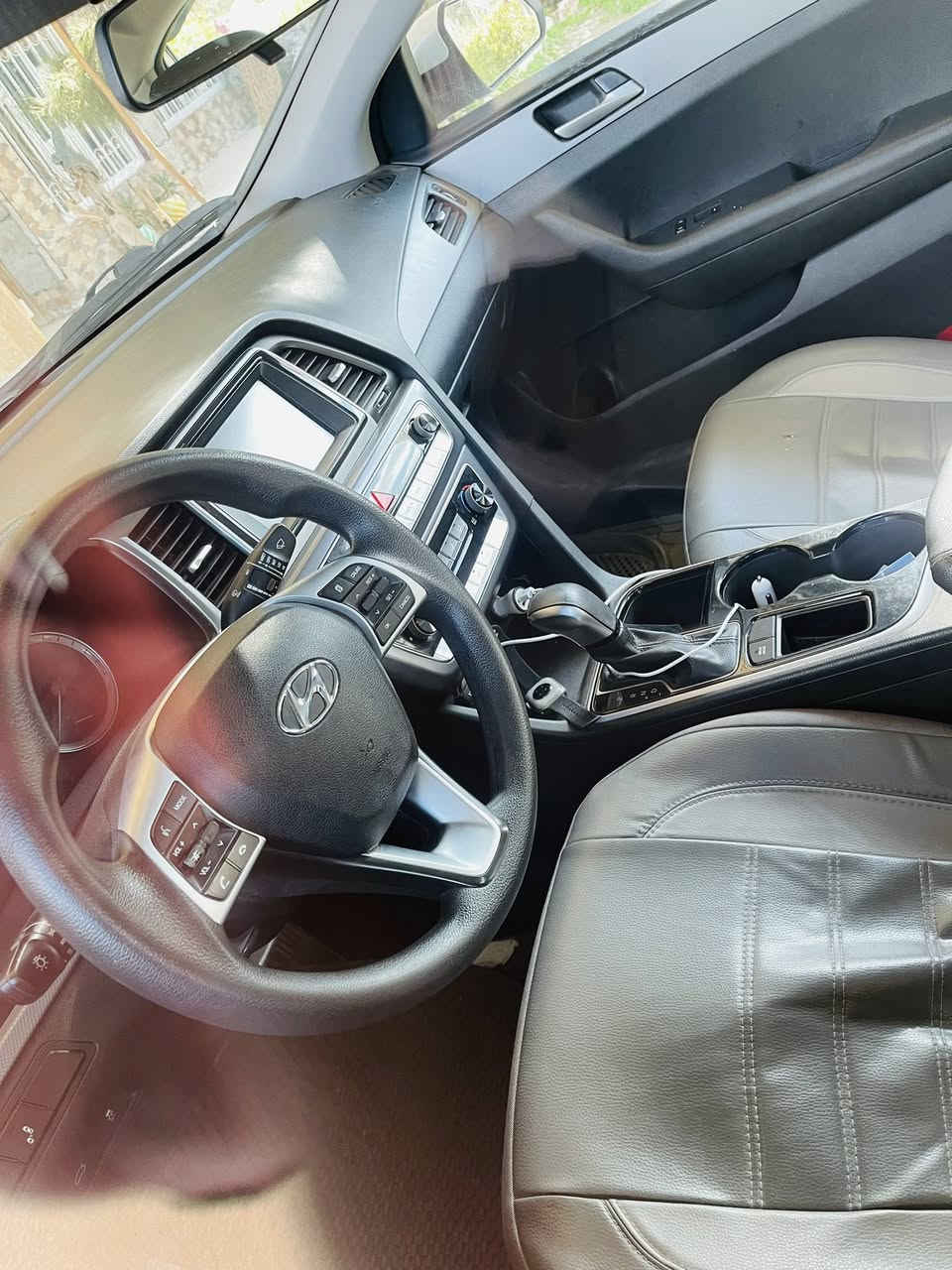 سوناتا 2019 
شاشة
كامرة
مود درايف
رادار بالمري 
محرك گير على وضع الشركة
امريكي قطعتين صبغ السعر 134 
للاستفسار ***********
