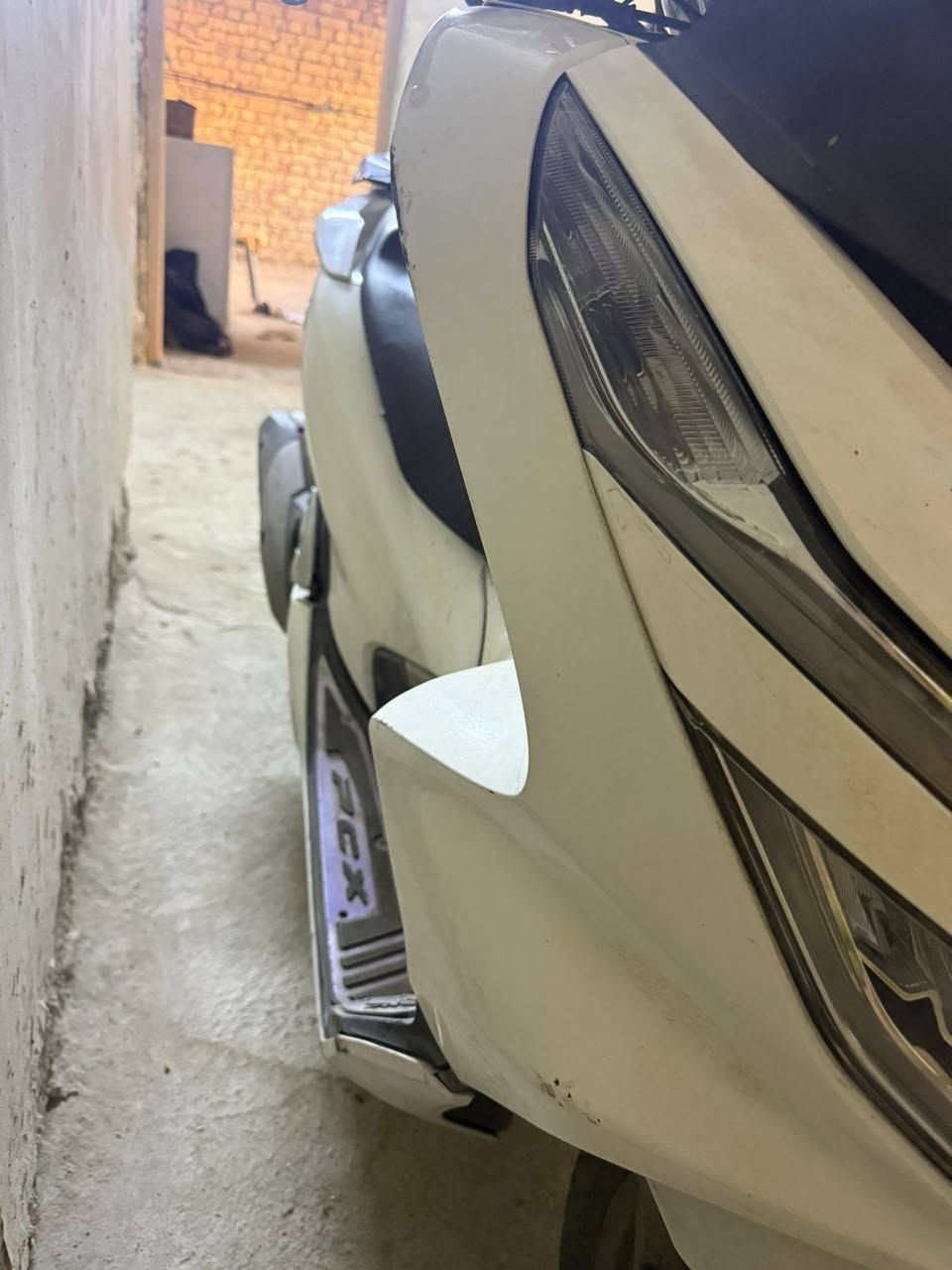 السلام عليكم ورحمة الله وبركاته بيسي اكس جيل الثالث. دراجه كامله ومكفوله كفاله عامه بيها فقط شخوط عل كفر مماثره عليها ماشيه 25 دراجه جديده ونظيفه وابيها اي نقص لونها ابيض صدفي مميز عنوان العامريه  للتستفسار الاتصال  ***********
