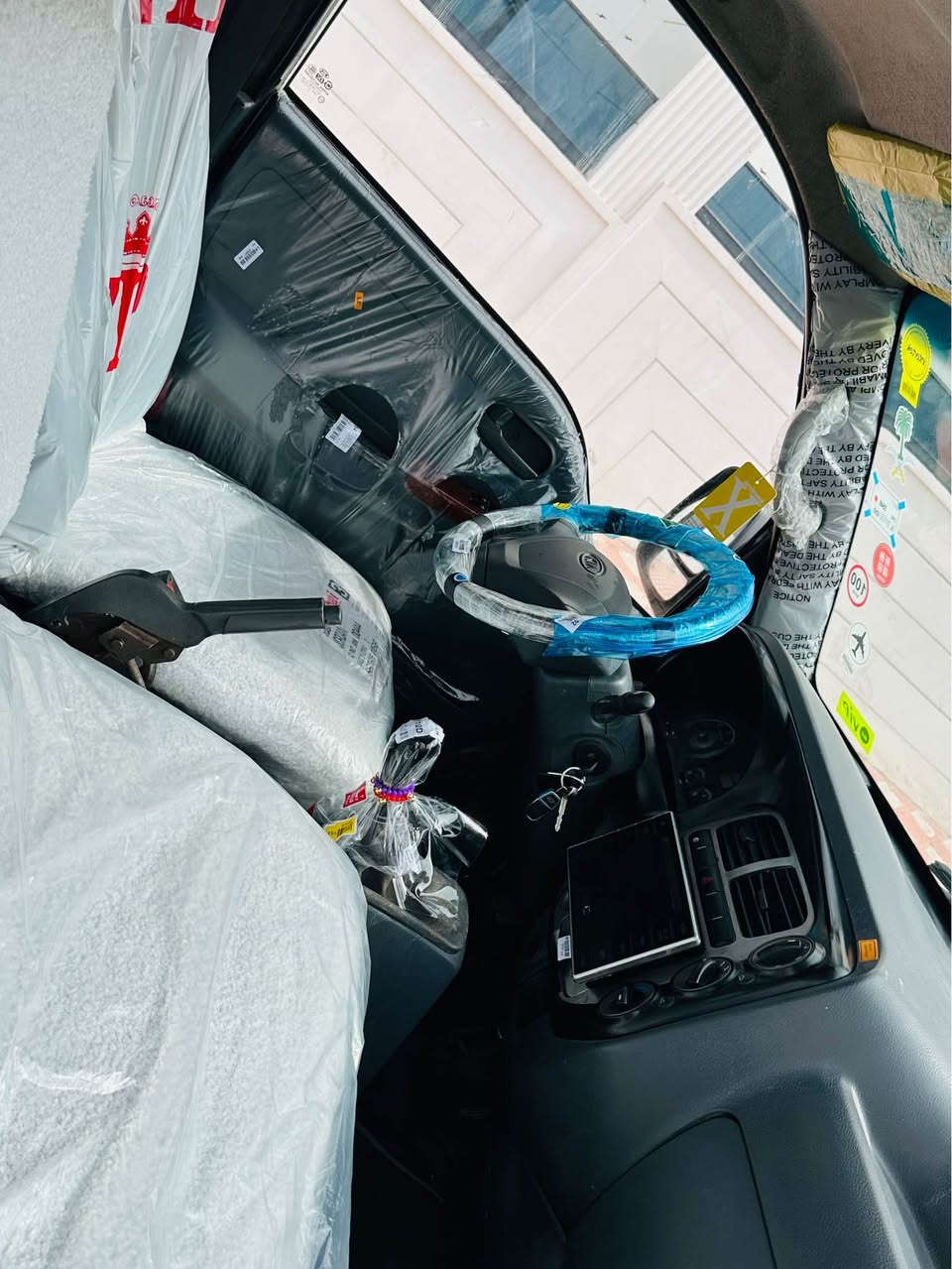 كيا حمل موديل ٢٠١١  رقم اربيل سعر (٦٣$) بدون تحويل
(***********)
سيارة ما تتحول بس (حاسيبة ؛ غرامات ؛ ) كل بشرت مابيه اشكال 
مكينة ٢٧٠٠  مكينة كهربائية كل بشرط مامفتوح  مابيه سوت ولا سرف ولا بغار 
تايرات ويالة كلش جديد سيارة كلش جايزة 

سعر سيارة (٦٣$) بيه مجال 
مكان سليمانية.        *********** السليمانية, العراق
