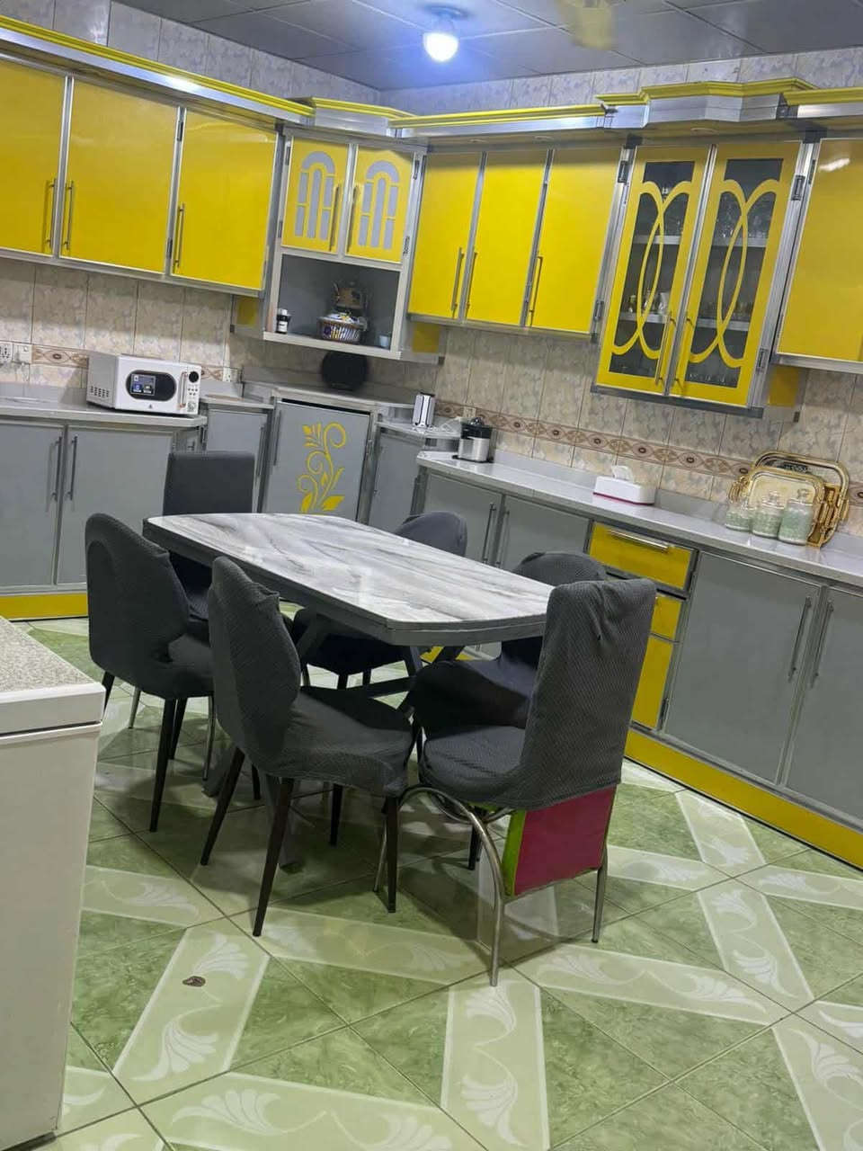 ⸻

✨✨ 🏡 دار للبيع | موقع ذهبي في 7 نيسان ✨✨

دار سكني مميز بموقع 📍 استراتيجي نادر
مقابل كلية التربية الأساسية
مناسب للسكن الراقي أو الاستثمار المضمون.

━━━━━━━━━━━━━━
🏡 تفاصيل العقار:
🔹 المساحة: ✨ 300 م² ✨
🔹 4 غرف نوم
🔹 2 صالة
🔹 4 مجاميع صحية
🔹 استقبال + مطبخ
🔹 غرفة نوم للضيوف مستقلة ومعزولة
  🟡 (بمساحة تقريباً 90 م²)
━━━━━━━━━━━━━━

💰 سعر المتر: 🟡 2,000,000 دينار
🔸 قابل للتفاوض للجادين فقط

📞 للاستفسار والشراء:
☎️ ***********

☎️ ***********

✨ فرصة لا تُعوّض بموقع نادر وقيمة عالية
