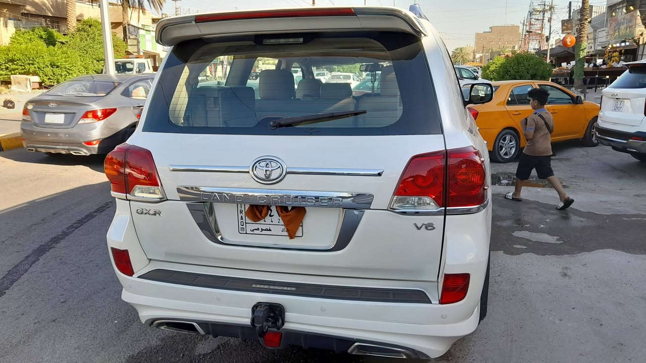 مساء الخير عندي لاندكروز موديل ١٢ مكفولة ماشيا١٨٠ مافيها لاتبديل وضربة ولاصبغ رايده ٣٣٠ تلفون ***********

