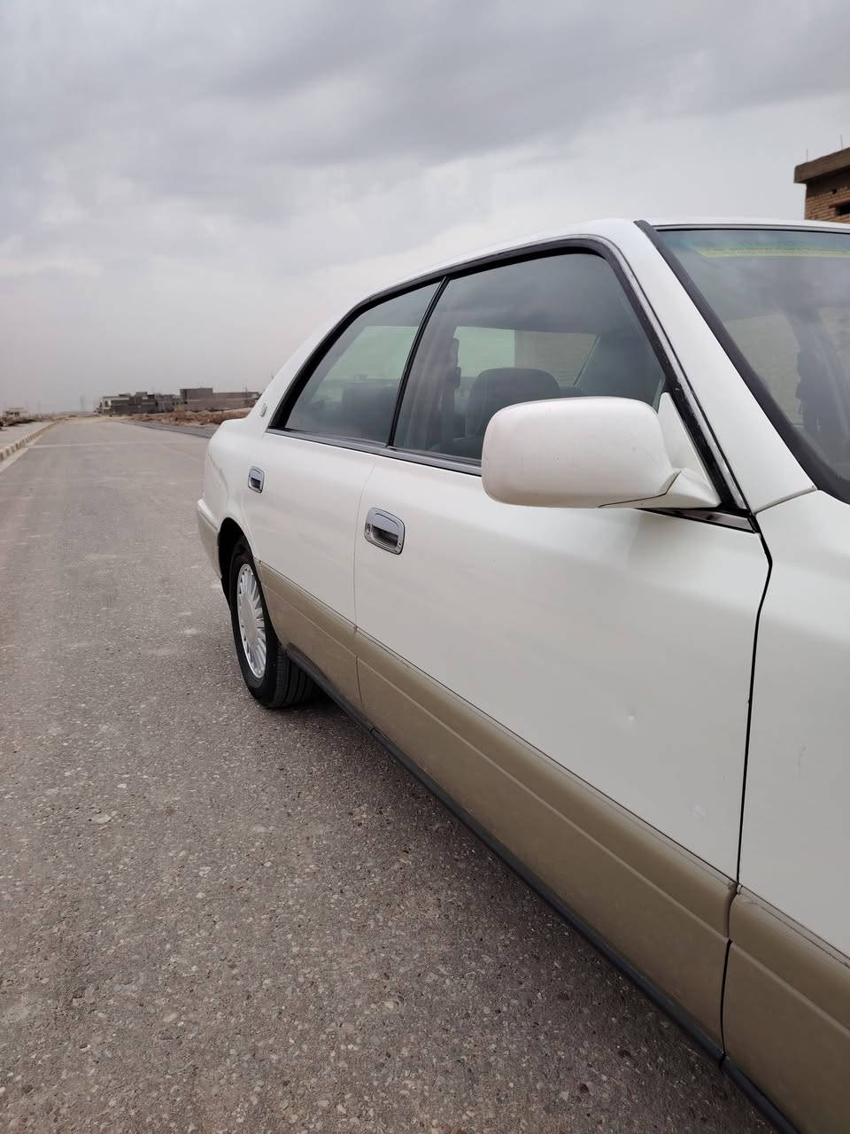 سلام عليكم رأس الثور فلات للبيع رقم صلاح الدين أنكليزي تحويل مباشر سنويه لل29 موديل 2000 اصل كفاله عامه من ضربه كص نقل جثه صبغ السياره فول من غير الفتحه
_كرستال
_شاصي 55
-مكينه3000 فيشه وبطل اسود
_شاشه ليزريه
_تحويره نجف
_نظام ABSشغال
_جنجر 12قرص
-تبريد قطعتين
_ أربع كشنات كهرباء
-ستيرن كهربائيه 
السياره جاهزه حداديه كير مكينه تبريد السعر 110وبيه مجال مكان السياره بابل رقم الموبايل ***********
