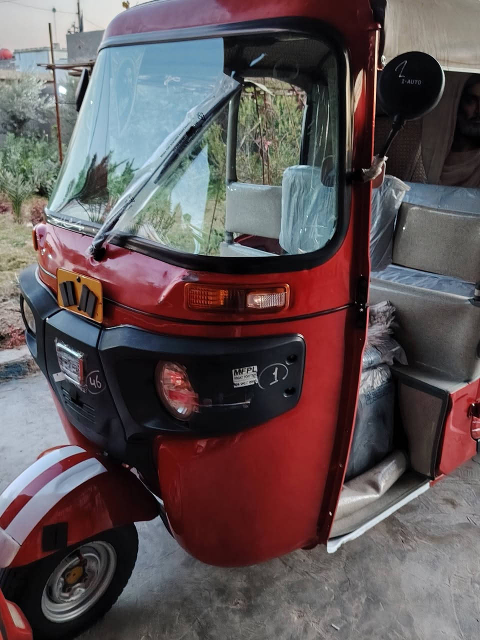 السلام عليكم تكتك 22 للبيع المكان بغداد تقاطع النهروان ***********
