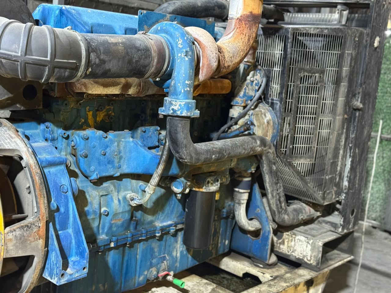 مولدة بيركنز 2300 ستندر كامله للبيع للاستفسار يرجى التواصل على الرقم الآتي ‭0773 623 0030‬
