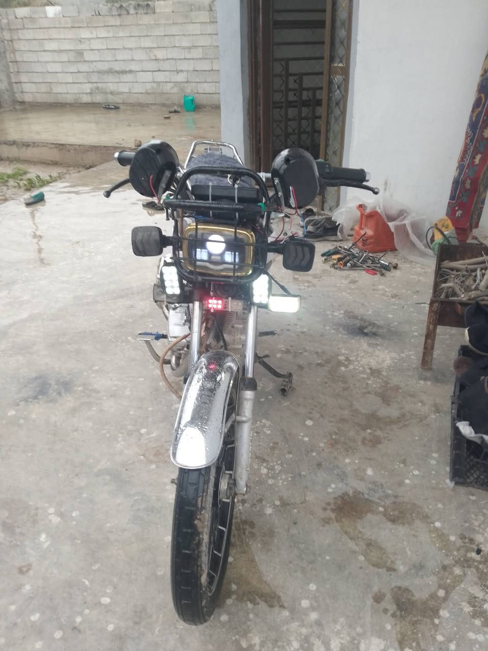 السلام عليكم ماطور للبيع موديل 2025 كهربائيات شغاله محرك ما مفتوح السعر 600 وبمجال المكان تكريت البعجيل الاتصال على رقم ***********
