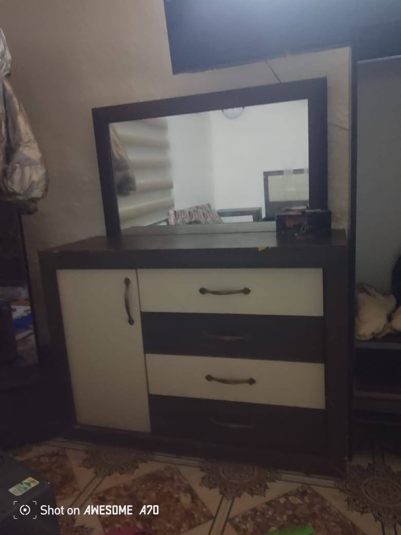 السلام عليكم غرفه نوم تركي النظافه 90% السعر 400 وبيها مجال بسيط العنوان قريه ازهلينه ***********
