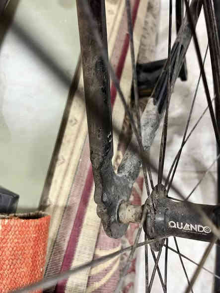 دراجة فولكس واكن (سريعة وخفيفة الوزن) معدنها المنيوم بالكامل مختمة كلها من شيمانو  تورني وبريكاتها وكلشي اصلي بيها  الويل اخرسس مال ترحال تفيدك ومال سرعة لان صينيتها عالية ماعرف شكد  قياسها تناسب طول تقريبا ١٧٥ ك حد اقصى  مكاني بغداد الدورة ***********متواجد خاص وواتساب الاتصال مغلق السعر ١٥٠ الف واذا عندك غراض تفيد  الرود مراوس وفرق حسب القناعة واسف على الاطالة
