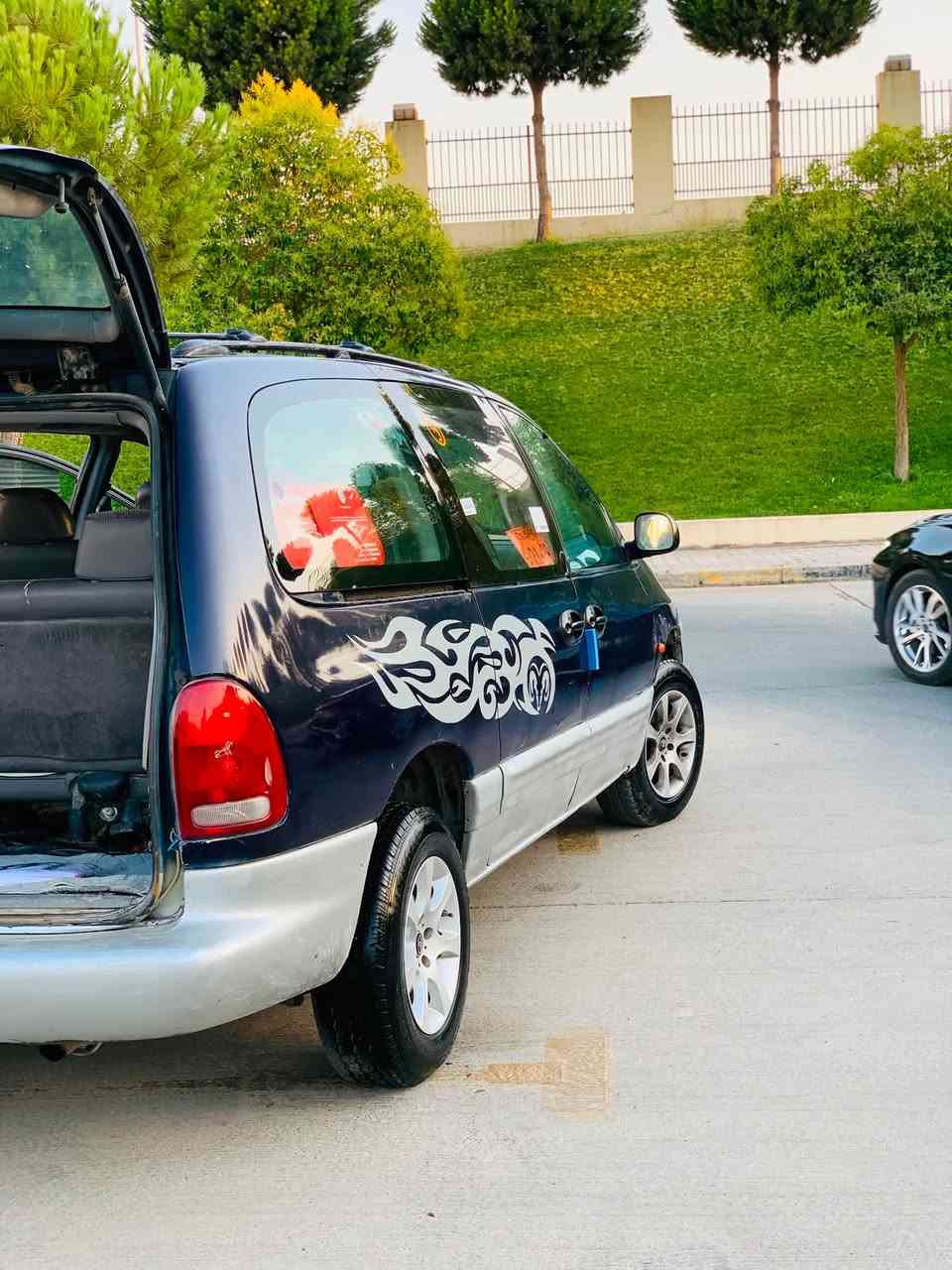 بؤفرؤشتن 
٢١وه ره قه وكه ميك مه جال
دؤج كه ره ڤانه
نموونه
مؤديل/١٩٩٧
٣ ريزكوشن
٧نه فه ري
گيرومه كينه ي كامري ٢٠٠١ له سه ره
گيرئتؤماتيك
گيرومه كينه ي لؤك
ناوخرفه وكامل گاعي تازه تيگيراوه
زبري داشبلي ماوه 
كوشن كاره باي
سوكان ڤؤليؤم
ته عديل سورعه
سوكان پاوه ر
لايت زينؤن
قفل مه ركه زي
جام كاره باي
پيش ودواي تازه داگيراوه
تاقم تايه ي لؤك 
تازه به سراوه
سه نه وي حاسيبه ئه وه ليات
موس براوه به شه رته
ته نها فرؤشتنه
***********
***********
