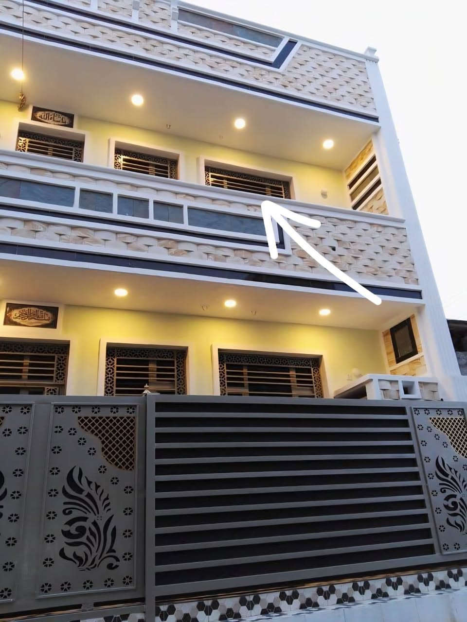 ‏مشتمل طابق ثاني بناء حديث تحتوي على غرفة وصالة ومطبخ وخدمات مكان المهدية الثانية سعر 450 وفي مجال بسيط ￼*********** اتصال رقم المكتب
