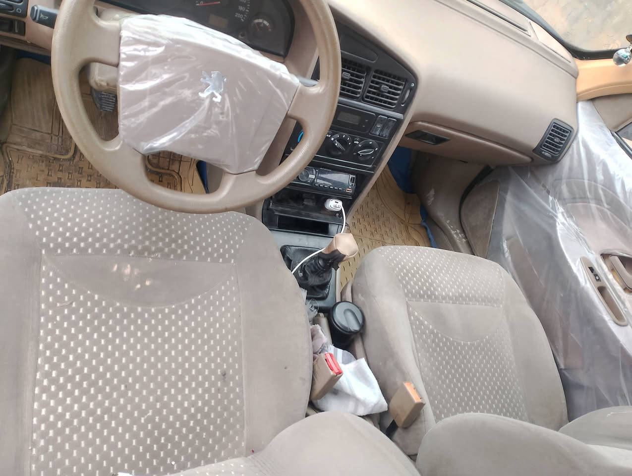 سلام عليكم بيجو لميس موديل 2015
سياره حلوه وبلاديه بيه بس بخشم جاملغ لايمن شويه كد شبر ولباقي لحمد اله سياره بلاديه وماشيه قليل 
***********
سعر 35وبيه مجال قليل  مكان بغداد سبع قصور
