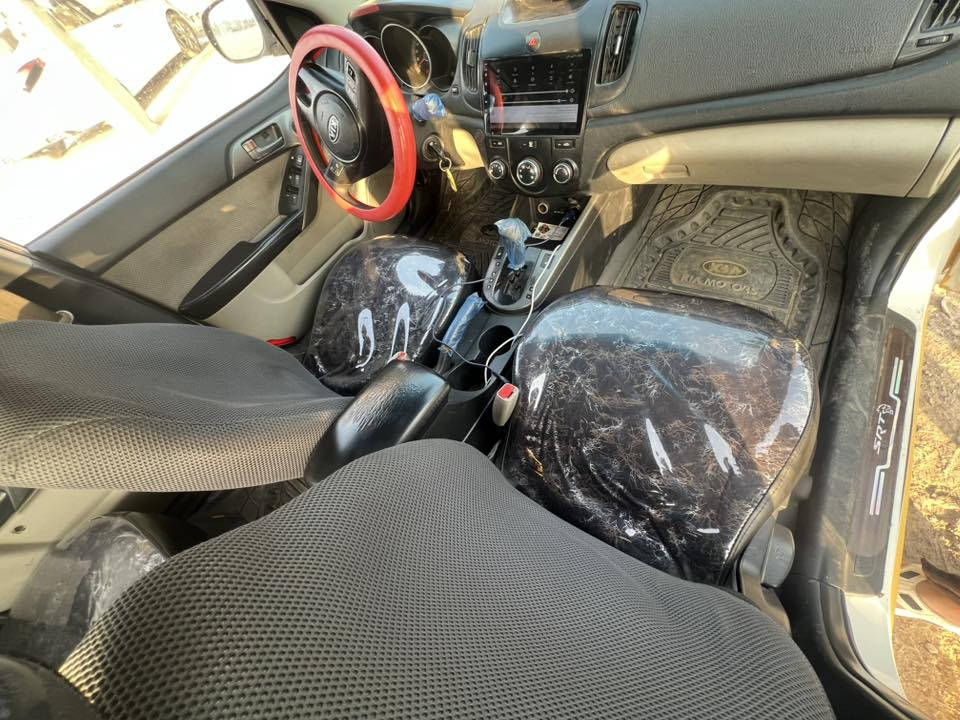 فورتي خليجي 2010 رقم بغداد تحويل مباشر محرك 1600 شاشه تايب لايت زنون السياره كبل للشارع اي نقص مابيهه 
مكانهه واسط الصويره السعر 77وبيهه مجال 
 تخم تاير هسه شادهن ***********
