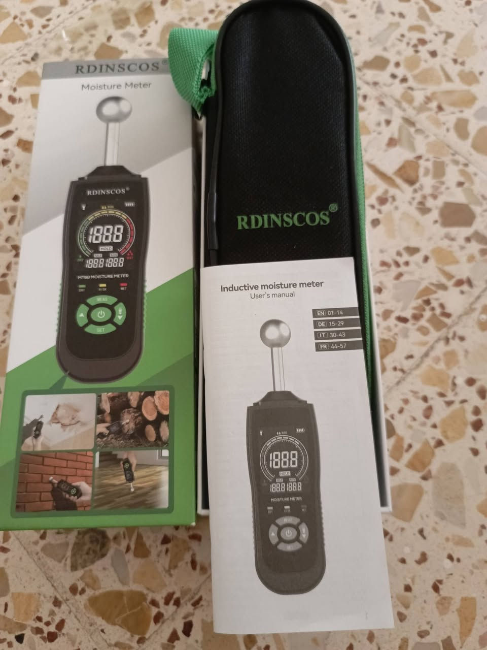 جهاز قياس رطوبة من ماركة RDINSCOS، وتحديداً موديل MT19 أو MT19C.يتميز الجهاز بشاشة LCD ملونة لعرض القراءات بوضوح، مع أزرار للتحكم في الإعدادات والقياس.يستخدم لقياس رطوبة مواد مختلفة مثل الخشب، الجدران، الخرسانة، والحطب لتفادي العفن أو التلف.تظهر الصور الصغيرة استخدام الجهاز في فحص الأخشاب وفحص رطوبة الجدران والأسطح


**إذا كنت صاحب هذا الإعلان وتريد حذفه لأي سبب، رجاءا أرسل رسالة إلى الدعم الفني**