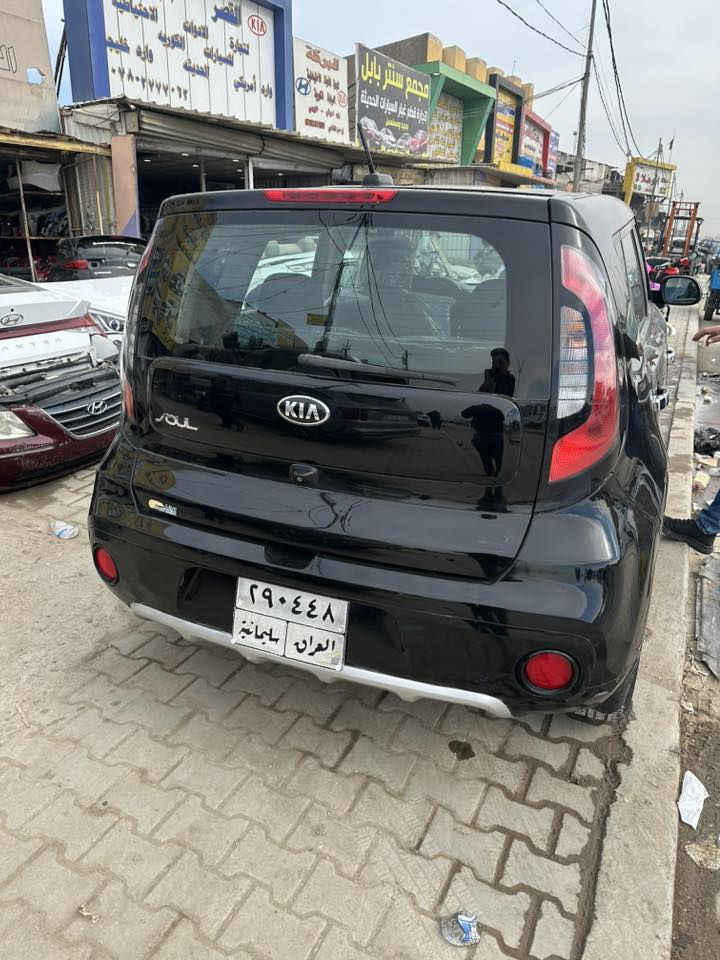 السلام كيا صول موديل 2017 امريكي حادثه فقط جاملغ امامي بدون ايرباك بدون دواخل  وبيه بعض الباردات سياره حلوه وجديد  احلا من الصور سونار موجود مع الصور محرك 2000 مكفول لا تنقيص ولا تبخير خير من الله حداديه امامي خلفي جديد تخم تاير جديد سياره جاهزه غرفتها اخت الزيرو رقم سليمانيه تحويل بأي وقت مكانها حله سعرها 108 وبيه مجال بسيط ***********
