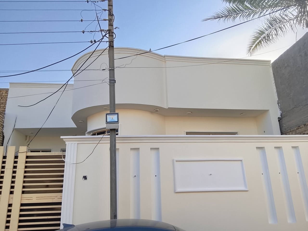 السلام عليكم
بيت 200متر للبيع حي العسكري مقابل اسواق ادم بناء درجة اولى شغل جناي 

غرفتين نوم 

غرفه 5*6

غرفه 4*5

استقبال 7*5

صالة 7*6

مطبخ بارد 5*5

مطبخ حار 1.5*2.5

حمامات خارجيه 1.5*1.5

حمامات داخلية 3*2

صاله فوگ 6*7

الاستفسار الاتصال 

***********

***********
