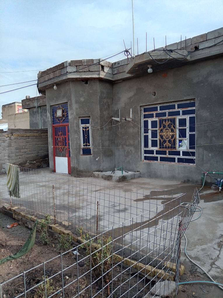 بيت للبيع بناء كونكريت ٣ غرف هول استقبال مطبخ صحيات حديقة معى مشتمل عكادة ٤٥٠متر زراعي ميرية منطقة الماجدية شارع السوق سعر ٥٥ بناء حديث ٢٠١٦رقم *********** جميع الخدمات متوفره
