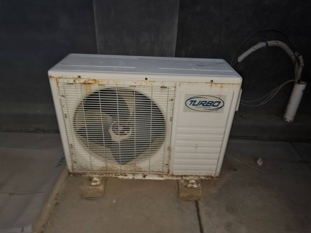 سلام عليكم
سبلت للبيع 
تبريد ثلجج 🧊🧊🧊🧊
تدفئه 🔥🔥🔥🔥
2 طن
٣٠٠ بيه مجال للطيبين 
رقم تلفون 
***********
