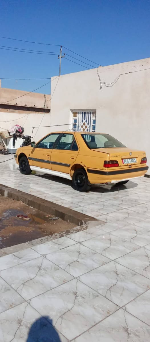 السلام عليكم سياره بيجو بارص مديل 12 كير مكينه حداده جاهزه رقم نكليزي سنويه لل30 هزه جديده دواخل جديده تبريد شغال عارضه ب30 وبيه مجال كلش بسيط ***********
