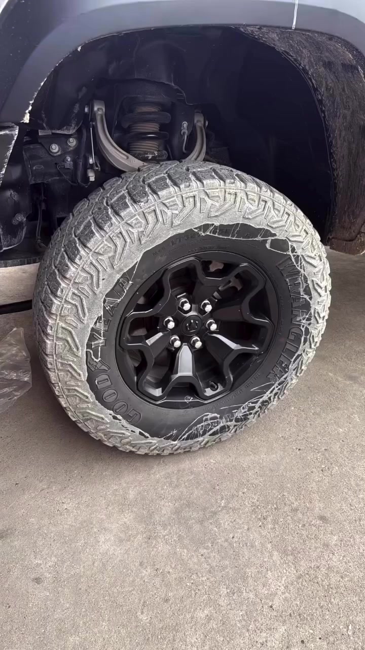 شركة الحسني لتجارة الويل كب والإطارات ***********
