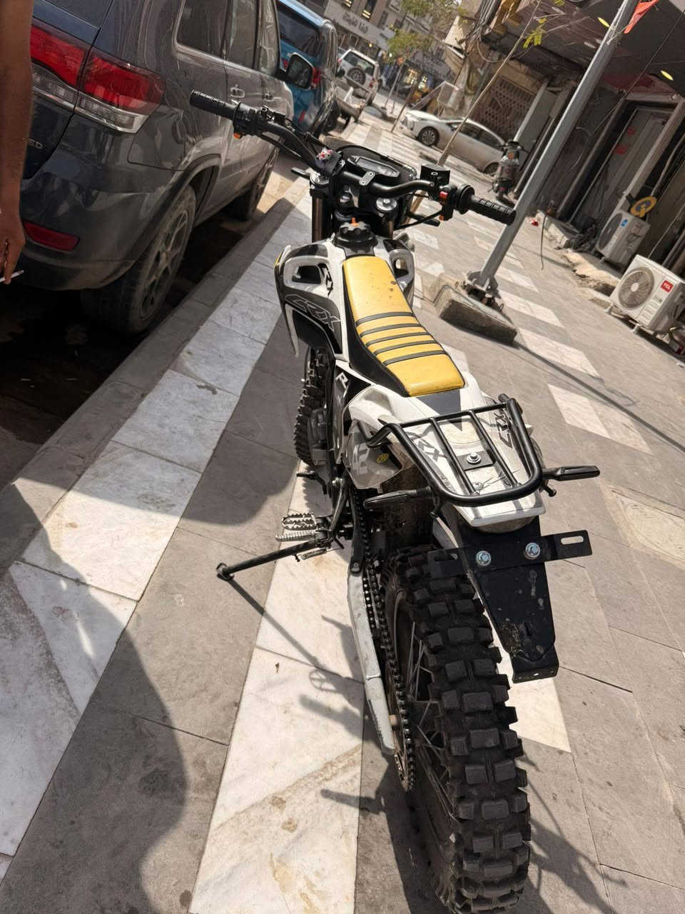 قفاز موديل 25رايده بمليون و600 مني فيس واحد بيه مجال للشراي مكاني بغداد كراده ***********
