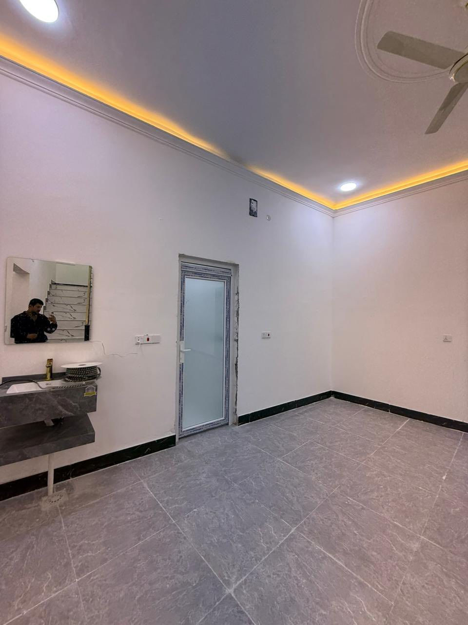 السلام عليكم احبتي   ***********
دار سكن للبيع ⛪️ بسعر بلاااش 

#المساحه :: 200 متر  بناء حديث بعده بل جيس

#يحتوي البيت على غرفتين نوم 
و ديوان 
و صاله 
و مطبخ 
و صحيات داخلي و خارجي و كراج سياره 
بيت كلش مرتب 

كافه الخدمات متوفره 

#جنس_العقار :: طابو صرف زراعي بأسم عراقي سند ٢٥ راعي لارض ساكن نفس المنطقه 

#العنوان ابو الخصيب  شارع ابو كوصره 
يبعد عن شارع ابو كوصره 50 او اقل 

#السعر 115مليون و بي مجال 
#للاستفسار الاتصال على الهاتف 📞📳

***********

#مشاهيرفيسبوك #مشاهيرتيكتوك #جنس_العقار #العقارات #البصرة #مشاهده #العالية #الجمهورية #بريهه #الجزائر #الجزيره #العباسية #الجنينة #الجبيله #الابلة #الطويسه # #الوفود #المطيحة #الفاو #السيبة
