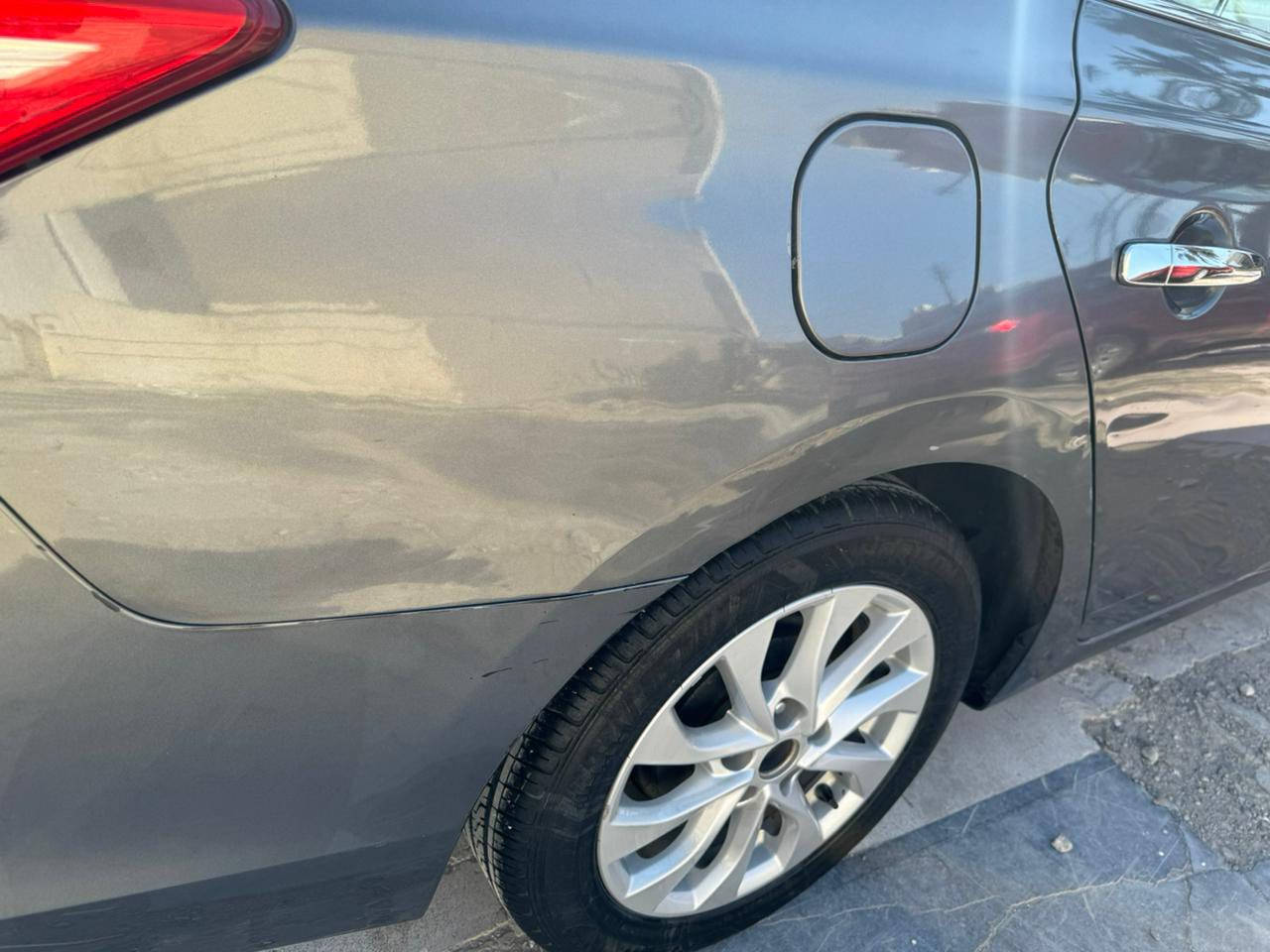 نيسان سنترا Sv 2019 ماشيه 76 الف مايل قطعه وحده صبغ( بنيد)  والسيارة جاهزه بدون اي نقص وبأسمي شرط التحويل بدون وكاله السعر ١٢٢ وبيهه مجال بسيط للشراي للاستفسار ***********
