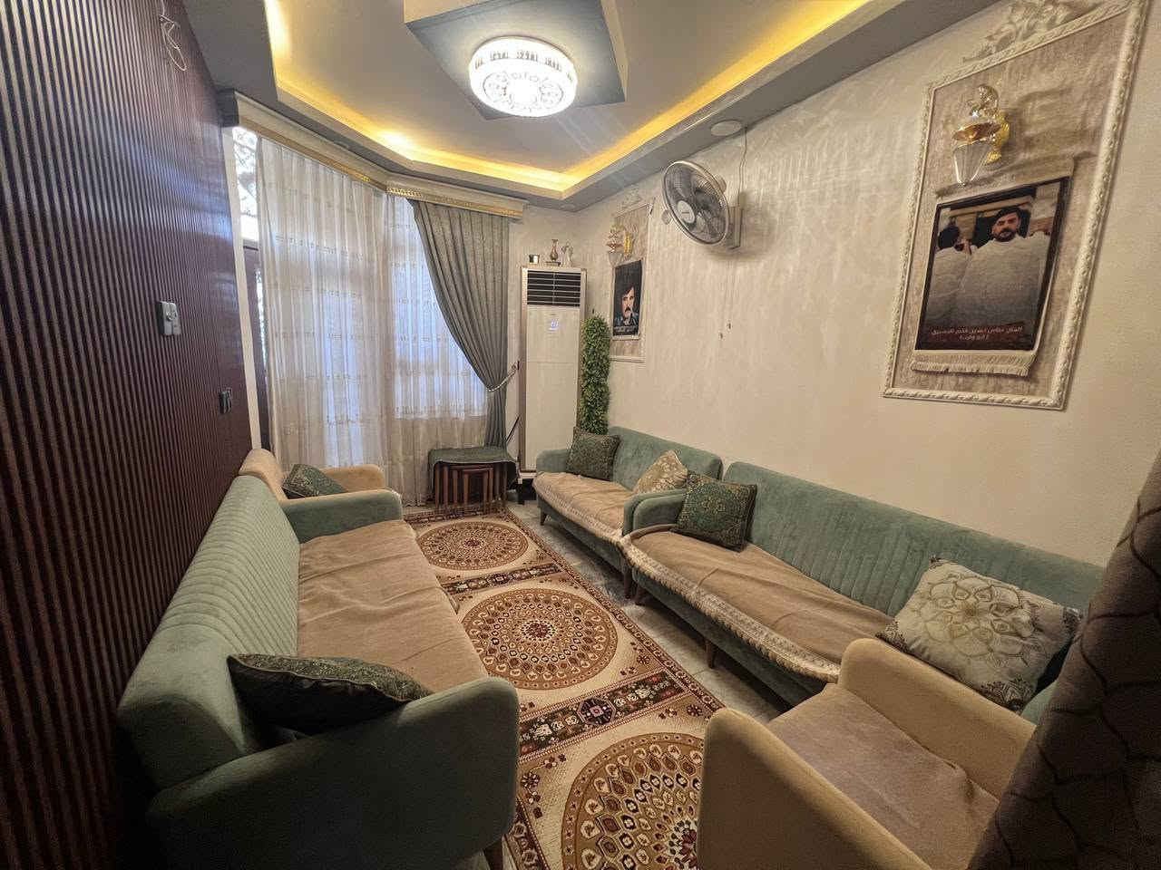 السلام عليكم 

بيت للبيع مع الاثاث 
بناء طابوك طابقين 
المساحة 75متر 
العنوان مجمع دار السلام حولي ابو مهدي المهندس 
اول فرع قرب شارع الزوار والجسر الكهربائي موقع مميز وتجاري
لمعرفه السعر 
اتصل على هذا الرقم ***********
