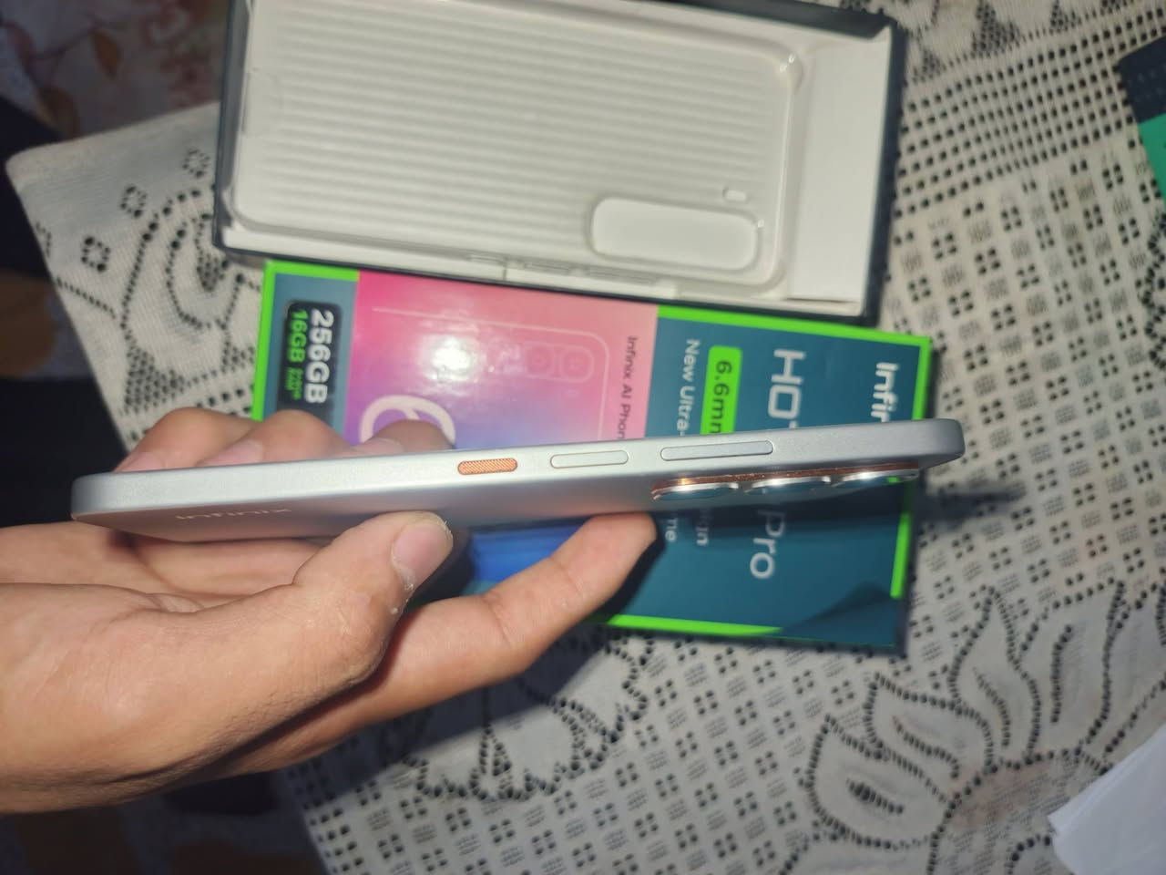 انفينكس هوت 60 برو ذاكره 256 معالج هليو جي 200 مصار شهرين من اخذته للبيع بغداد زعفرانيه سعره 250 بي مجال جهاز اي شخط مابي بس نقص الشاحنه لان ضايعه البقيه كامل ملحقات للتواصل ***********
