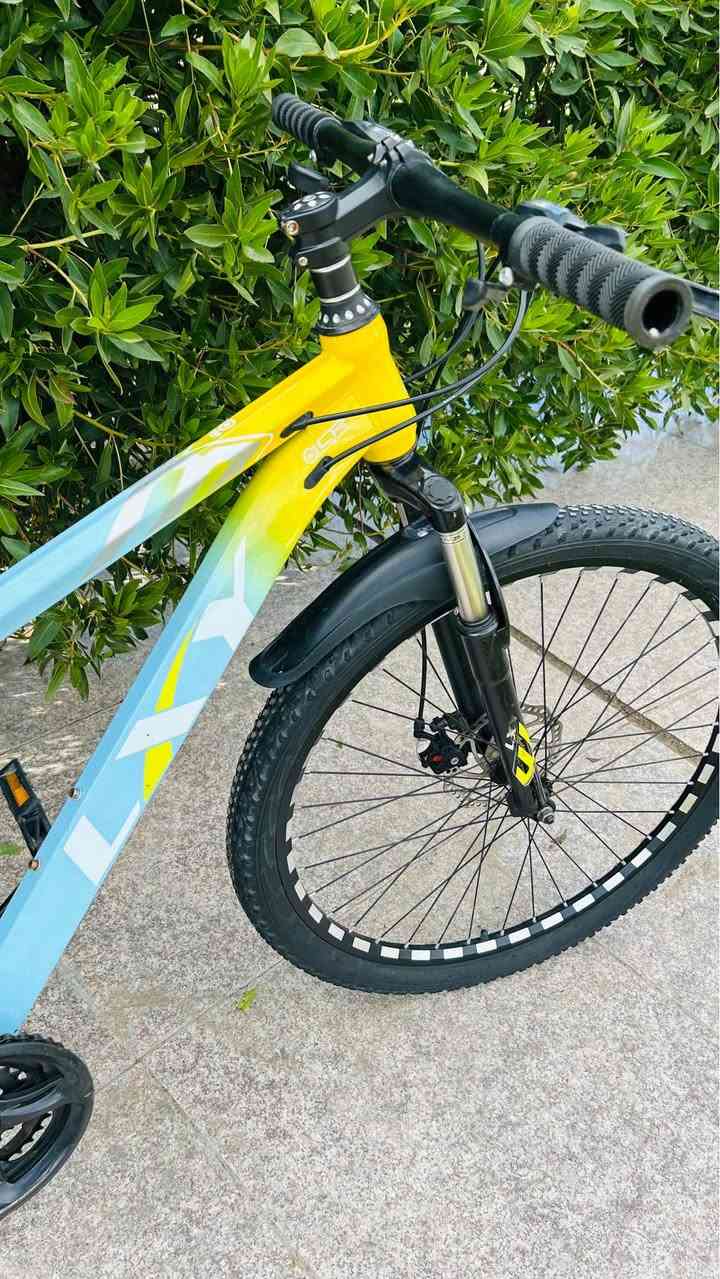 السلام عليكم💛
للبيع بايسكل جبلي حجم 26 جديد كلش 
ستتم شيمانو بدون اي نقص كامل 
بريكات دسك بلمكان كير امامي 3 والخلفي 7 
السعر 150 وبيه مجال بسيط 
مكاني بغداد حي الجوادين 
يوجد توصيل جميع المحافظات 10 
للاستفسار /*********** بغداد, العراق
