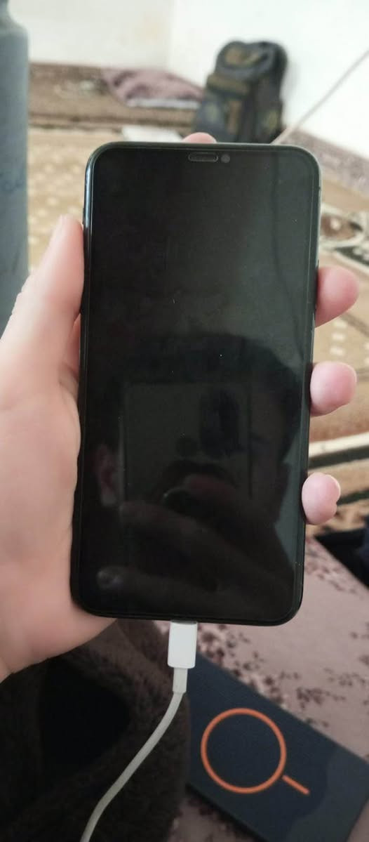 السلام عليكم 
ايفون ١١ بروماكس لون زيتوني الجهاز فول نضافه كامرات صوت شاشه فول مفول دبل سيمكارت يعني خطين  بس مبدل بطاريه اصليه شاشه بلاديه مامبدله بطاريه ١٠٠ انساه بالشحن ابد ميصرف جهاز مال جنيه سعره ٣٥٠ وبي مجال ويرهم مراوس ب سامسونك مكاني الحويجة ومتواجد ب كركوك هم  *********** الحويقة, كركوك
