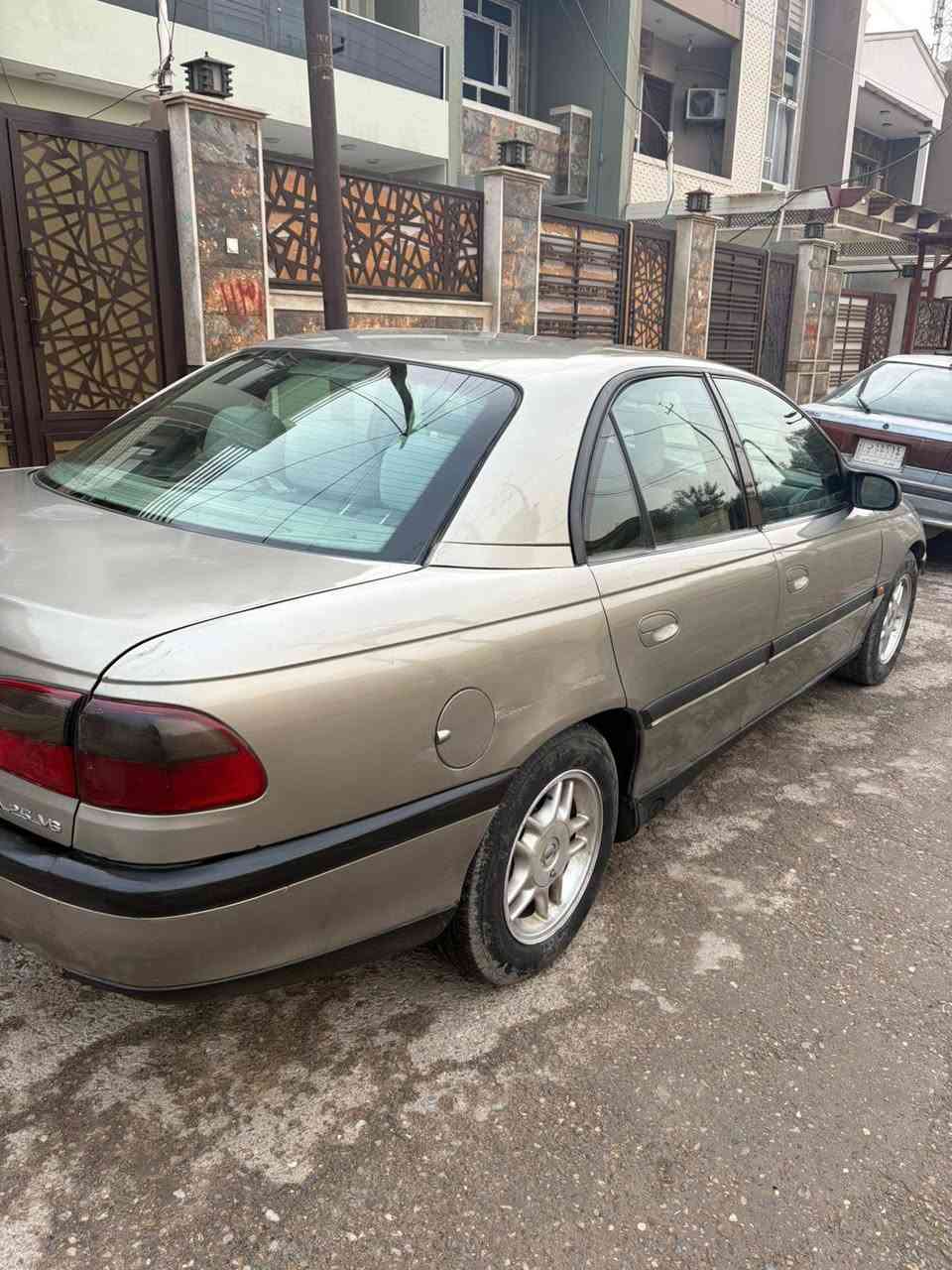 اسلام وعليكم اوبل اوميكة ١٩٩٩ مكينة ٢٥٠٠ اسيارة بدون صبغ السعر ٥٥ وبي مجال ***********
