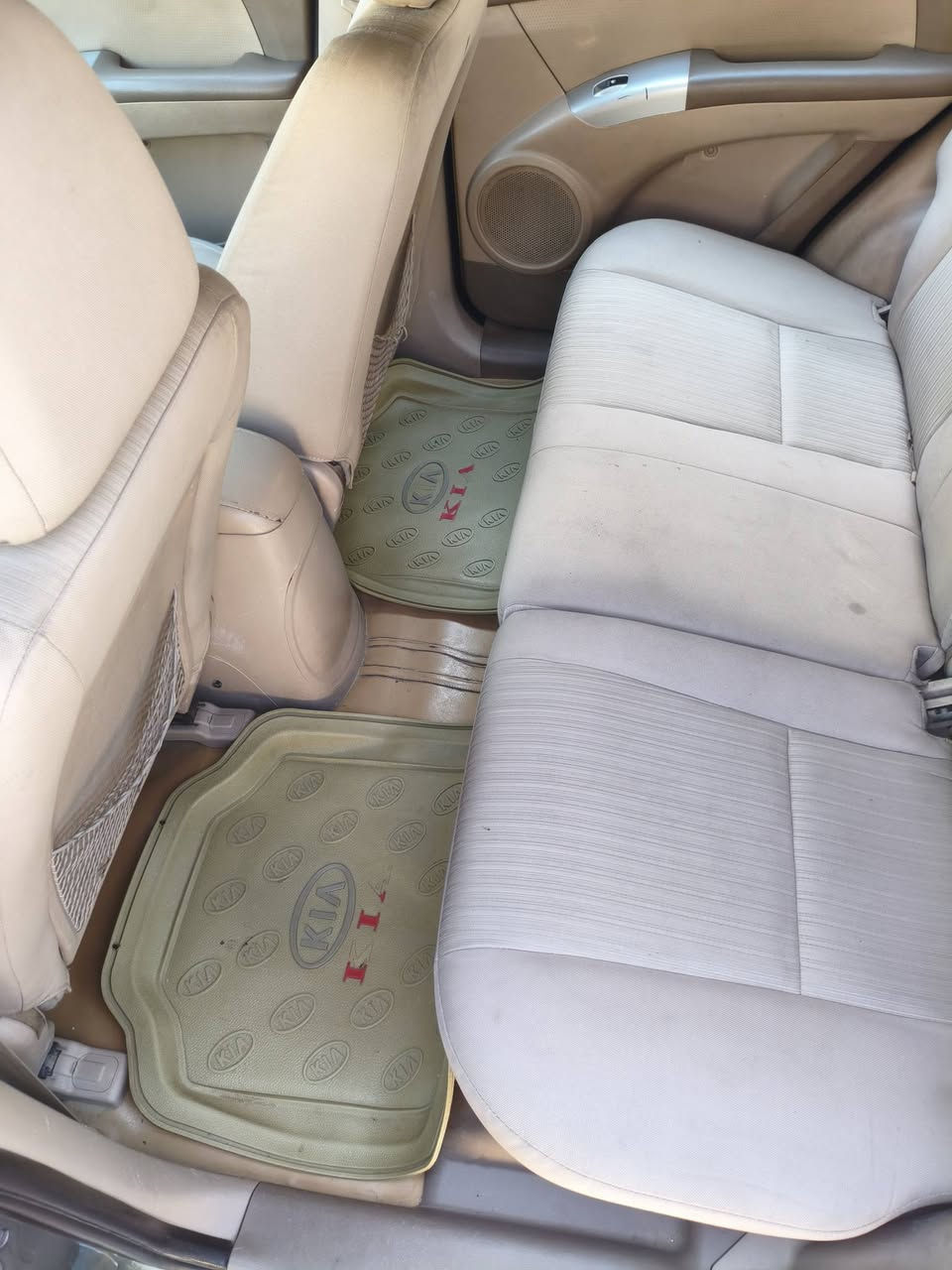 كيا سبورتج دفع رباعي 4WD اخضر زيتوني موديل 2009
صبغ بونيد جمالية + بابين جهه السائق
ماشية 280٫000 
بدون دواخل
گير ومحرك شرط   
شرط التحويل 
السعر 100 ورقه ومجال بسيط 
استفسار على الرقم  ***********
