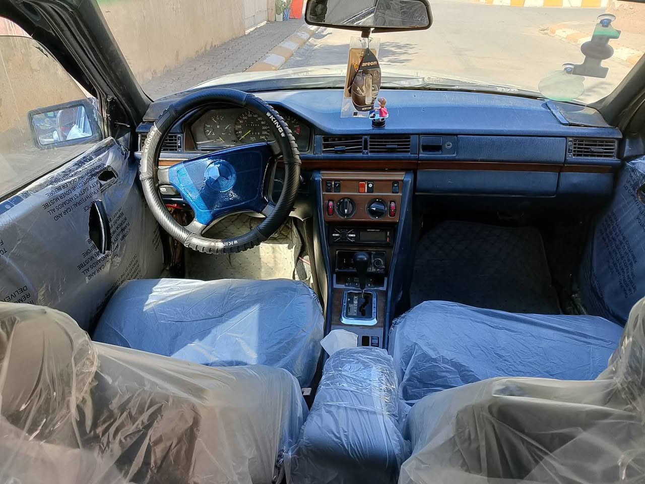 مارسيدس  دب حجم 300 مكينه وكير بطه 2500 ديلكو موديل 87 رقم بغداد وكهربائيات باتريك جديد حداديه نضيفه رقم بغداد   شرط التحويل الاستفسار على الرقم *********** مكان السياره واسط قضاء العزيزيه
