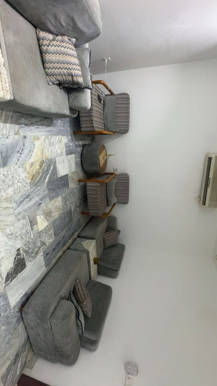 اثاث للبيع مابيه اي اظرار
سبب البيع عدي سفر
***********
