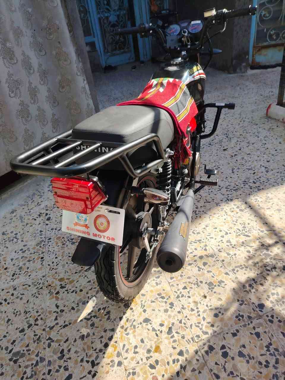 السلام عليكم شباب دراجه دايون شنك طلعته وكيل صارلهه اقل الشهر الدراجه نضيفه حيل تجي وتفحص مديل ٢٣ اوراق اصولي وسعرهه مليون ٤٠٠ الشراي يتصل عله الرقم *********** المو شراي لا يشلع كلبي مكاني رميثه
