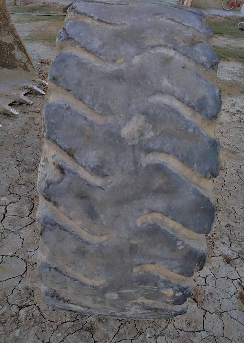 تايرات شفل 80 للبيع الحجم 20.5.25 ياباني
للتواصل ***********
