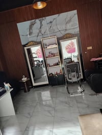 يوجد صالون واسبأ للبيع الصالون لم يفتتح اله شي قليل بسبب ظروف صاحبة ال...