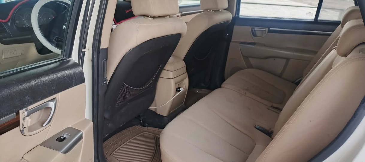 السلام عليكم للبيع سنتافي  2012رقم مثنئ انكليزي بسمي سنويه لل29محرك اربعه سلندر مصبوغه عام بدون دواخل سبعه راكب تلث قطع تبريد حداديه خير من الله 
السعر 115وبيهه مجال قليل الرقم . ***********
/*********** العنوان سامراء المو شراي لا يتصل
