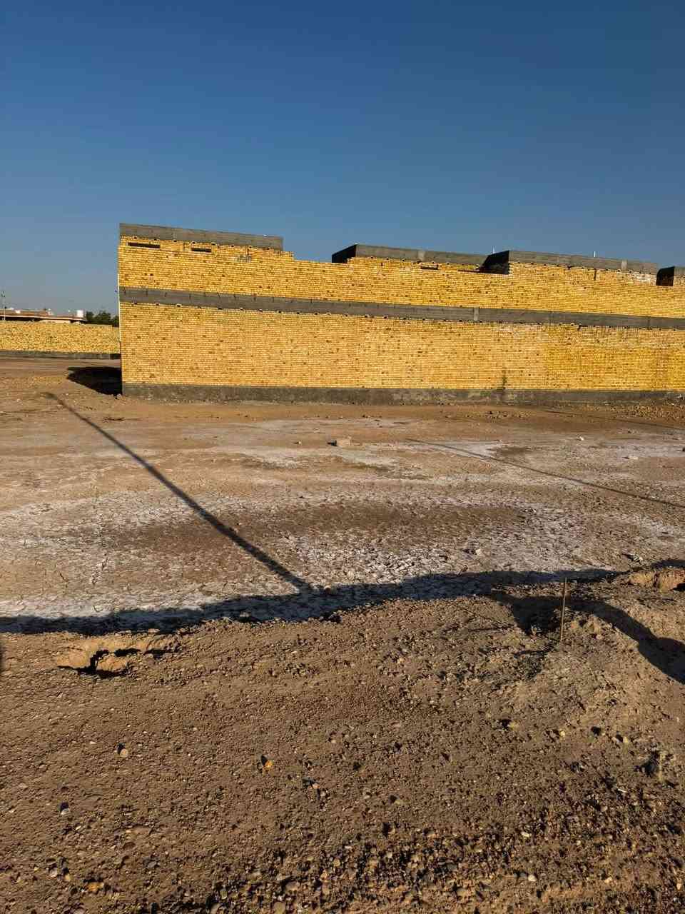 قطعه للبيع المساحه ٢٥٠الواجهه ١٠النزال ٢٥خدمات كامله ماء كهرباء تبليط أناره ليليه سند ٢٥حي القصور تبعد عن الشارع العام ٢٠٠متر للأستفسار ***********
