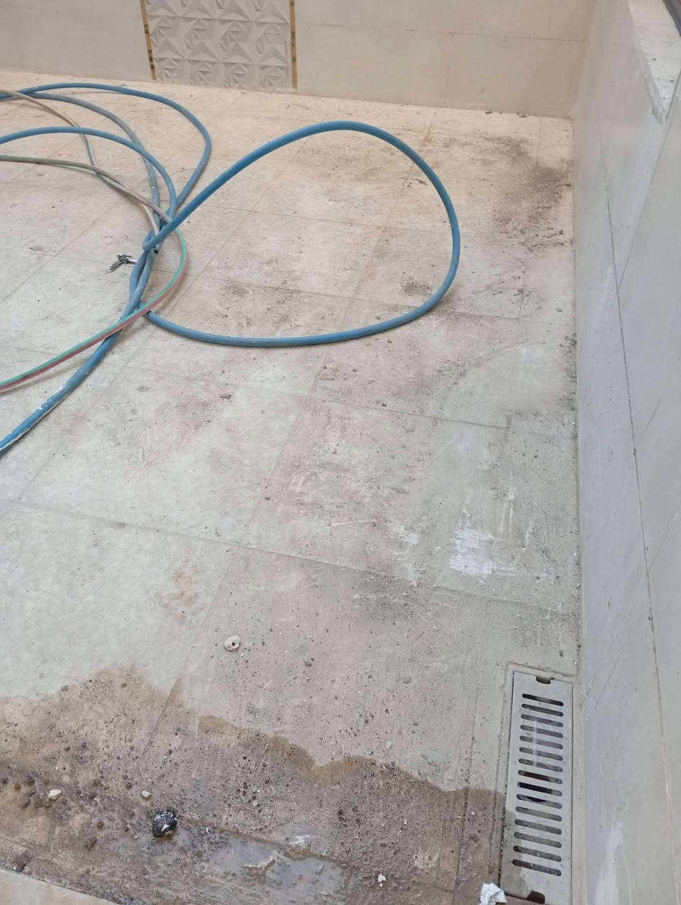 السلام عليكم مستعدون لعمل تنضيف تلميع كل انواع كاشي موزايك تركي موزايك يراني مرمر وبورسلين كرانيت وصب للستفسار رقم ***********كركوك
