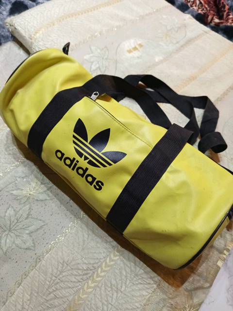 شنطه رياضيه اختي الجديده تمستعملها ايام قليله اذا راسلني وبيها مجال حق الجيه